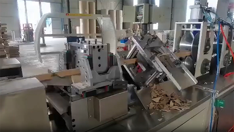 ماكينة CNC عالية السرعة لتشكيل وإنتاج واقيات وزوايا كرتونية للحماية